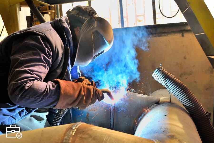 Se necesita soldador con conocimientos en acero inoxidable